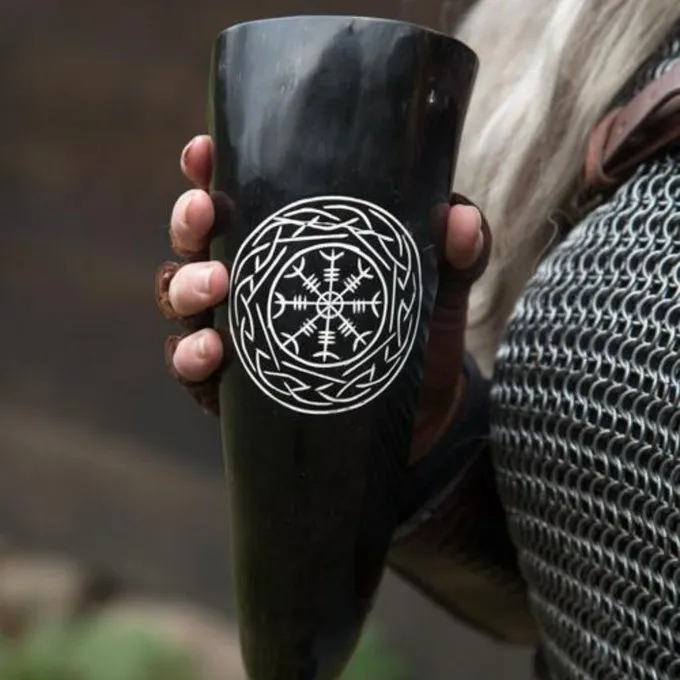 Epic Armoury Viking Drinking Horn Aegisjalmur, Dark 5 Epic Armoury Viking Drinking Horn Aegisjalmur, Dark - Image 3